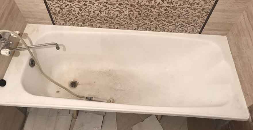 Старая ванна до ремонта